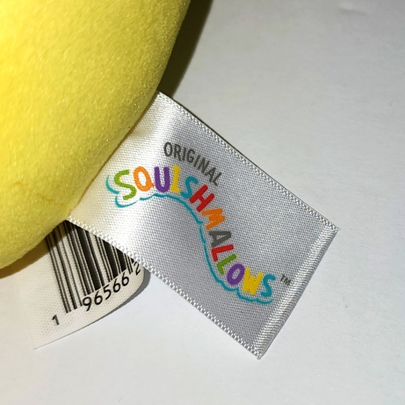 🎃 CASEY 🍬 Candy Corn Bat Halloween 2023 Original Squishmallow by Kelly Toy NWT - Picture 8 of 8